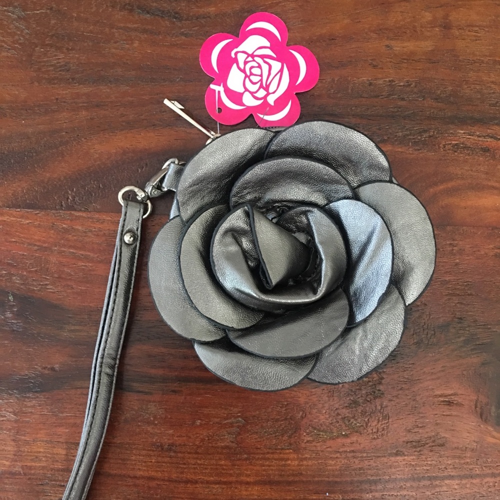 Flower gunmetal wristlet